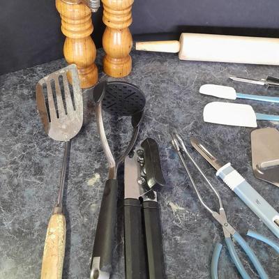 Kitchen utensils, perfect for home, or the camper!