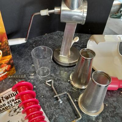 Roma food strainer and sauce maker! Great for your garden tomato's!