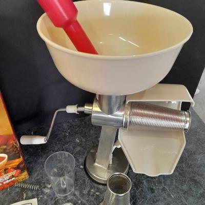 Roma food strainer and sauce maker! Great for your garden tomato's!