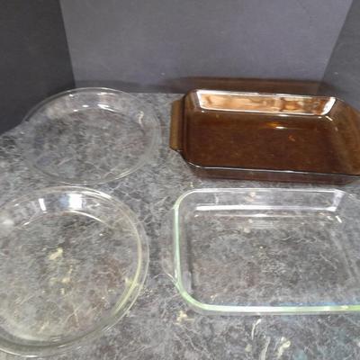 Pyrex and anchor hocking Glass baking pans