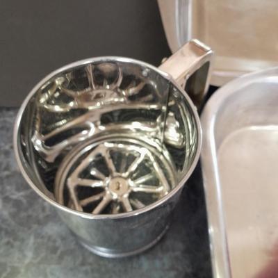 Let's bake some good foods! Metal baking pans