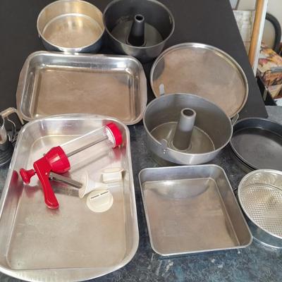 Let's bake some good foods! Metal baking pans