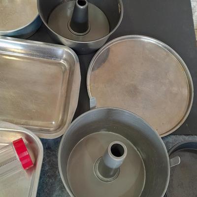 Let's bake some good foods! Metal baking pans