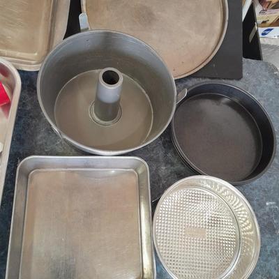 Let's bake some good foods! Metal baking pans
