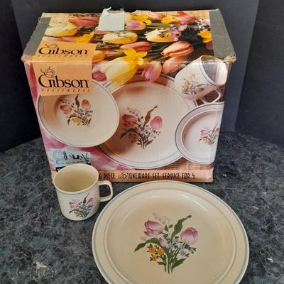 New Gibson casual holland 16-piece stoneware set, service for 4