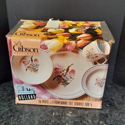 New Gibson casual holland 16-piece stoneware set, service for 4