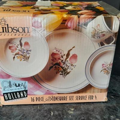 New Gibson casual holland 16-piece stoneware set, service for 4