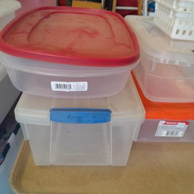 Plastic Storage totes all but 1 with lids