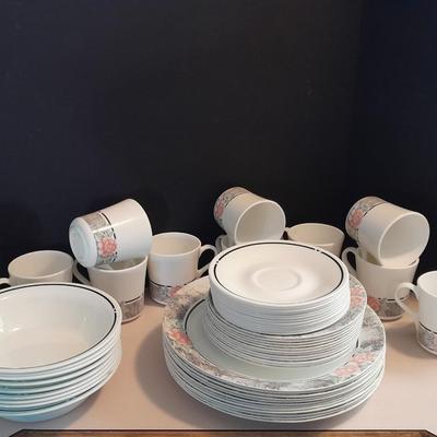 Corelle Dinnerware set