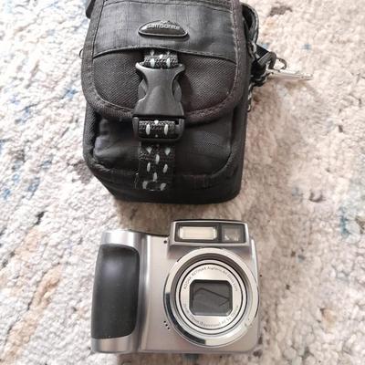 Kodak digital camera Easy Share Z700 with case