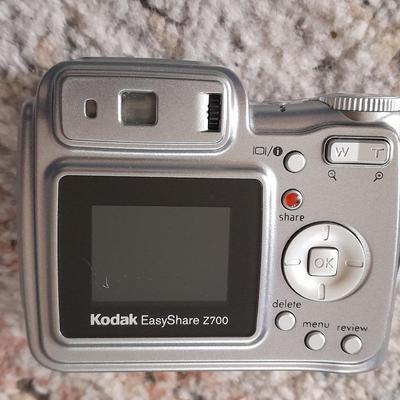 Kodak digital camera Easy Share Z700 with case