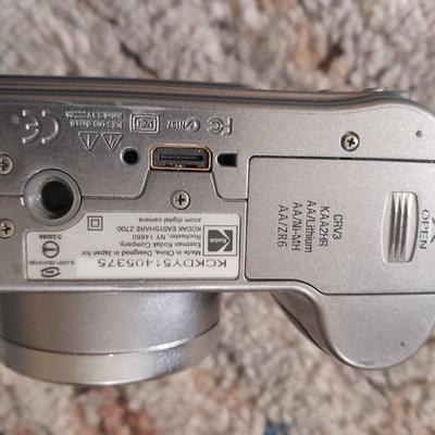 Kodak digital camera Easy Share Z700 with case