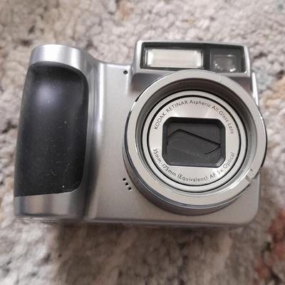 Kodak digital camera Easy Share Z700 with case