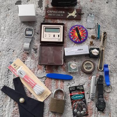 Fun assortment of stuff **  Junk drawer lot (1)