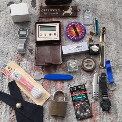 Fun assortment of stuff **  Junk drawer lot (1)