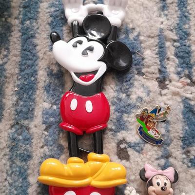 Back scratcher's DISNEY pin and vintage mini mouse with wooden massager