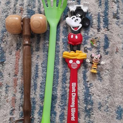 Back scratcher's DISNEY pin and vintage mini mouse with wooden massager