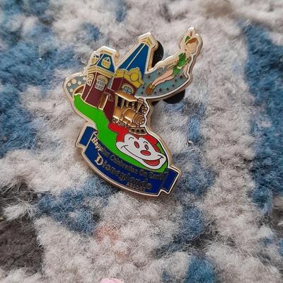 Back scratcher's DISNEY pin and vintage mini mouse with wooden massager