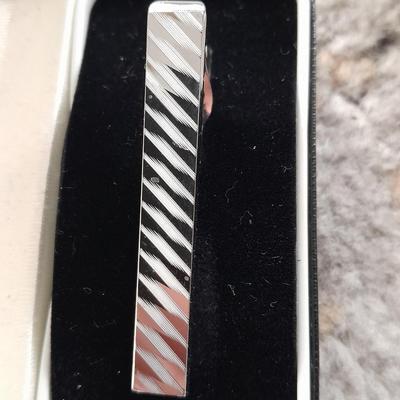 Men's tie clip and cuff links