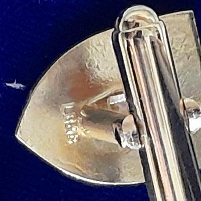 Men's tie clip and cuff links