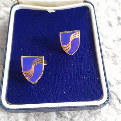 Men's tie clip and cuff links