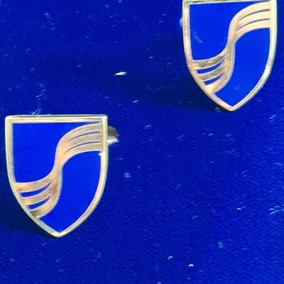 Men's tie clip and cuff links