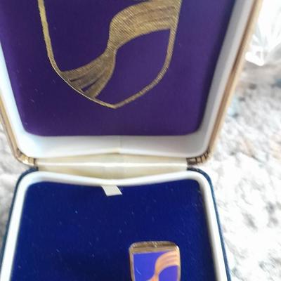 Men's tie clip and cuff links