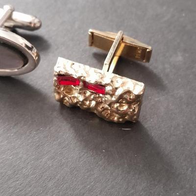 Men's cuff links pocketknife and necklace