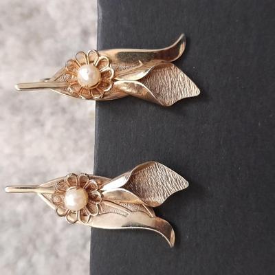 Cameo necklace with matching earings, and more