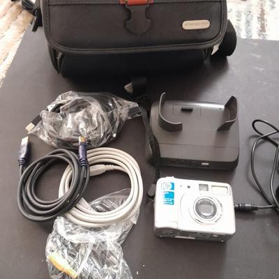 HP digital camera with case, charger and accessories