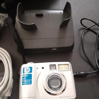 HP digital camera with case, charger and accessories
