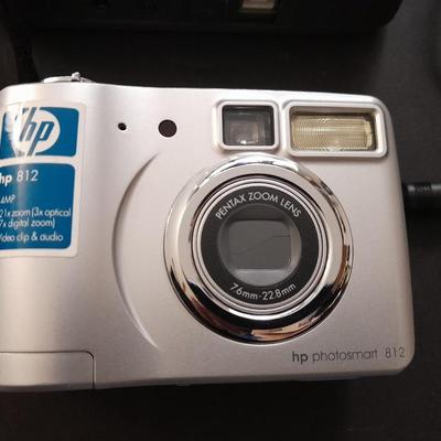 HP digital camera with case, charger and accessories