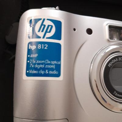 HP digital camera with case, charger and accessories