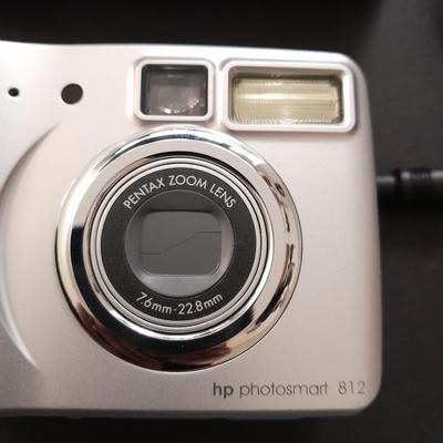 HP digital camera with case, charger and accessories