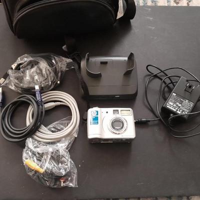 HP digital camera with case, charger and accessories