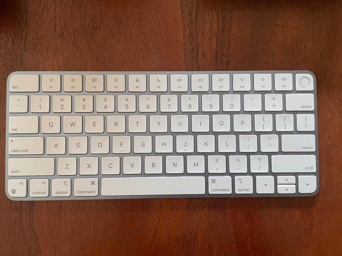 Apple magic keyboard with touch ID | EstateSales.org