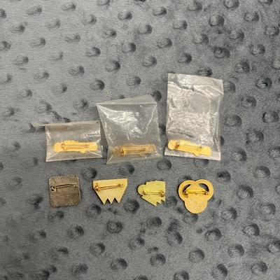 Vintage ski pins
