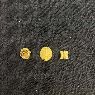 Assorted Gold tone pins