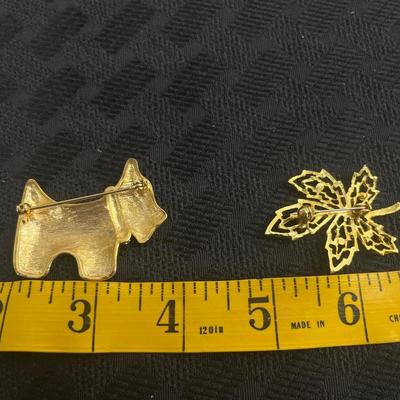 Vintage gold tone pin