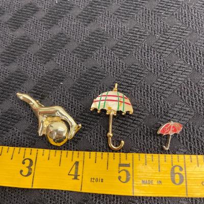 Gold seal and umbrellas