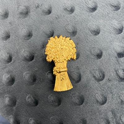 1970 Vintage Stalk of Wheat Brooch textured Goldtone