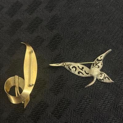 Vintage flower brooches