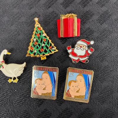 Vintage Christmas pins