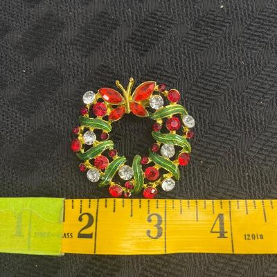 Beautiful Christmas Wreath Pin