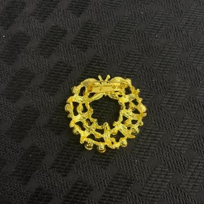 Beautiful Christmas Wreath Pin