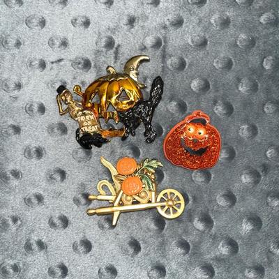 Vintage lot 3 Halloween pins