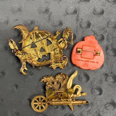 Vintage lot 3 Halloween pins