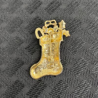 Vintage Liz Claiborne stocking pin