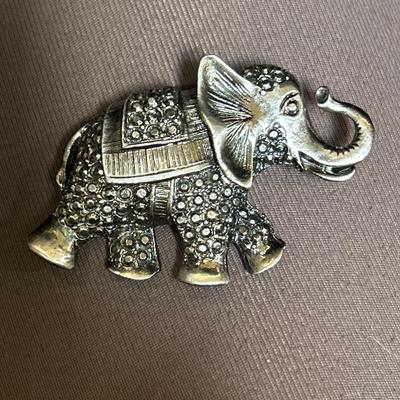 Adorable Elephant Brooch Vintage Lapel Pin