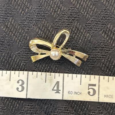 Vintage Gerrys Bow With Faux Pearl Brooch/Pin 1.5" Gold Tone